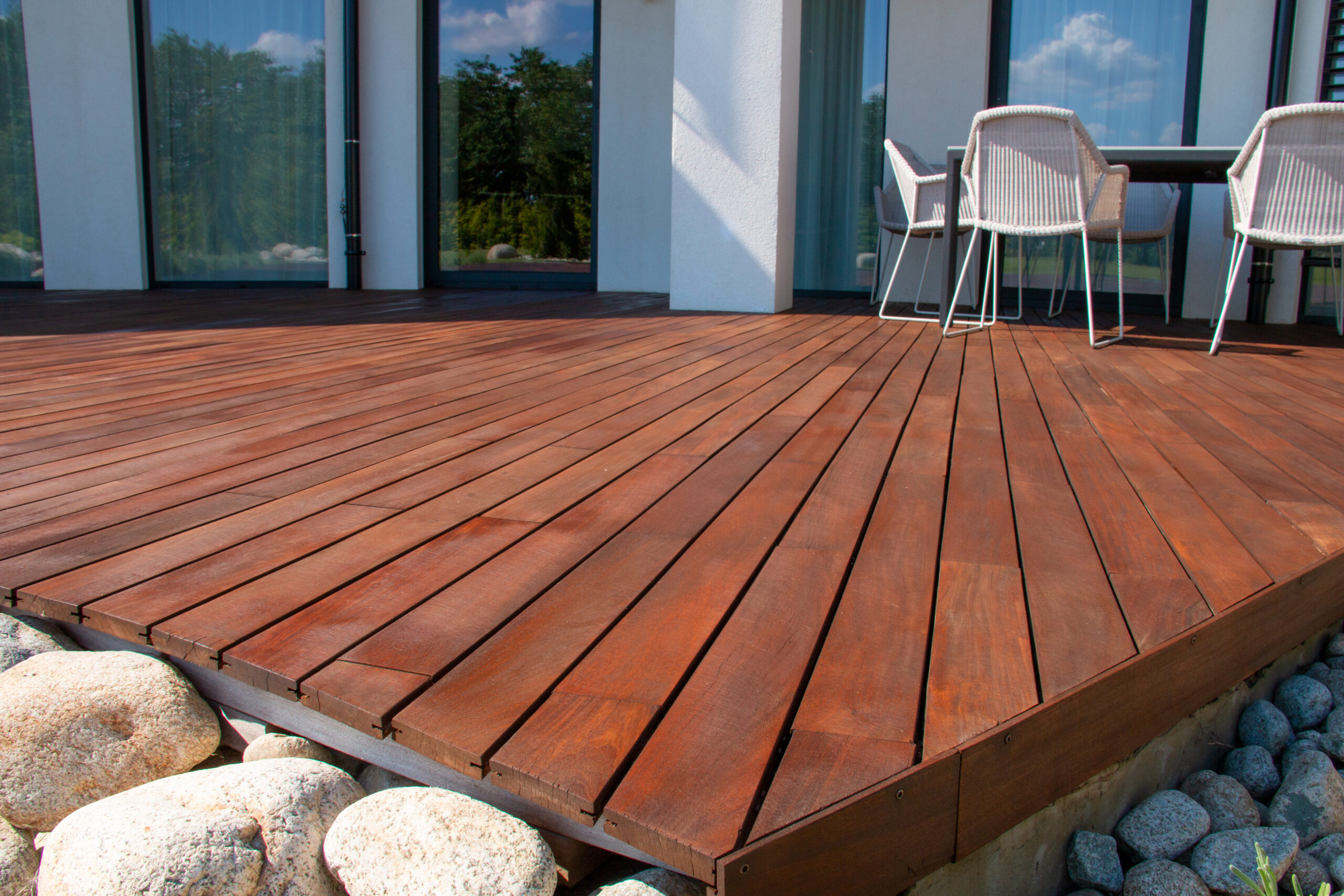 Decking in Nottingham: Our Guide to Outdoor Living